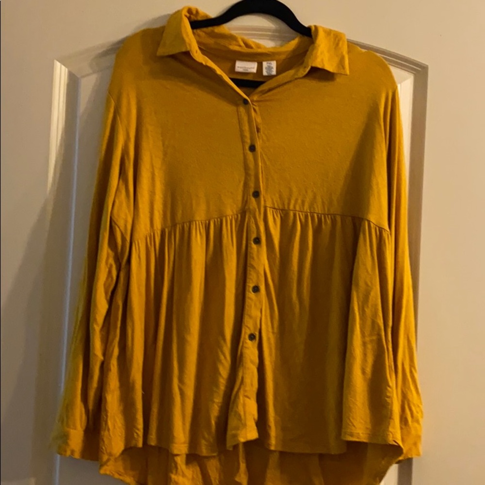Long sleeved yellow top